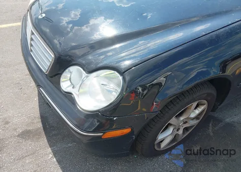 2007 Mercedes-Benz C 350 Luxury 4Matic z USA, uszkodzony, nr VIN WDBRF87HX7F889041